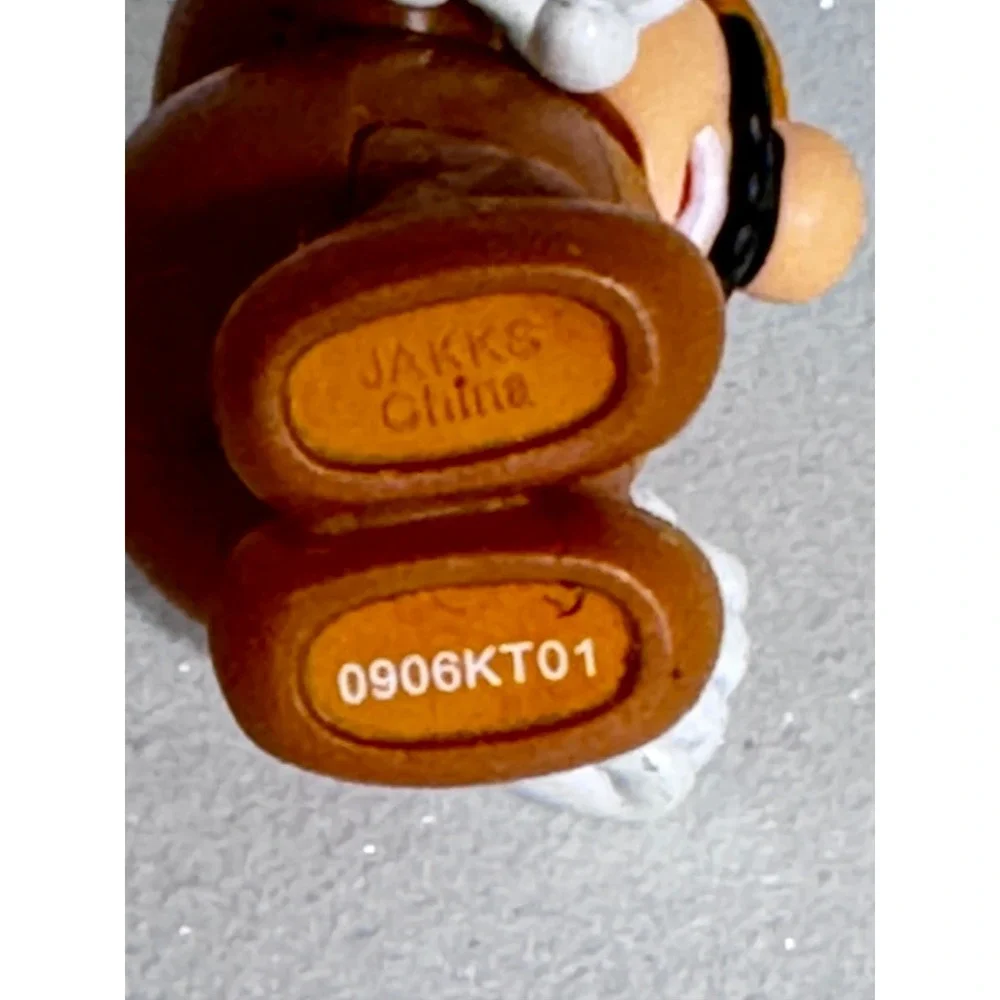 Jakks Nintendo Super Mario Tanooki Mario 2.5 Inch Mini Action Figure 0906KT01